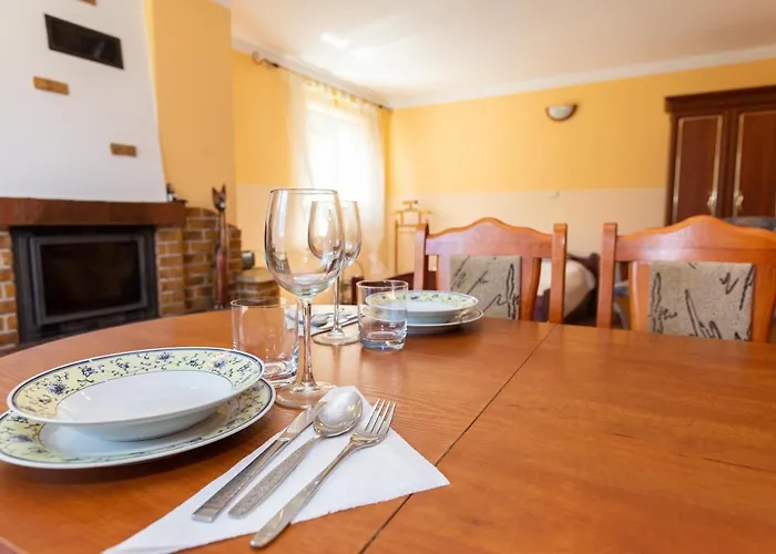 Dom O Dwoch Niezaleznych Kondygnacjach بيت للعطل *